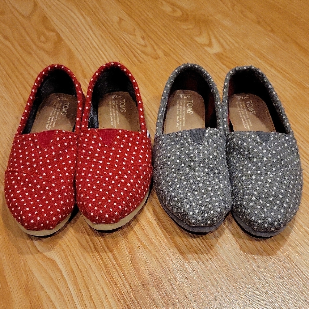 TOMS Women's 7.5 Red and Gray Polka Dot Flats